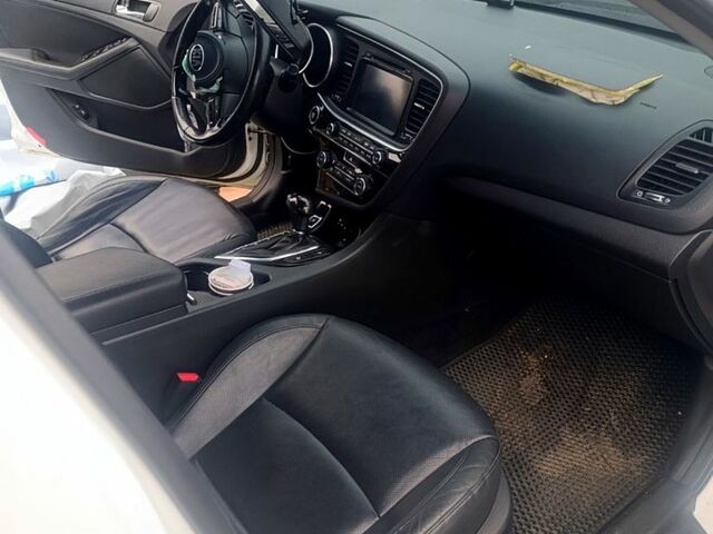 Білий Кіа K5, об'ємом двигуна 2 л та пробігом 200 тис. км за 5000 $, фото 4 на Automoto.ua