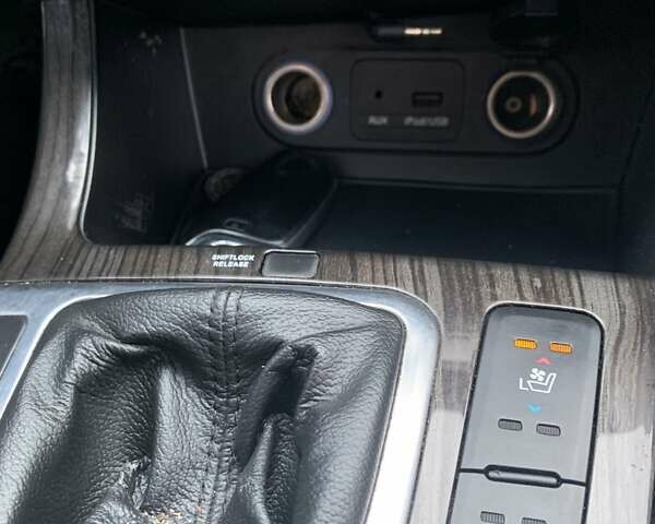 Белый Киа K5, объемом двигателя 2 л и пробегом 189 тыс. км за 7222 $, фото 5 на Automoto.ua