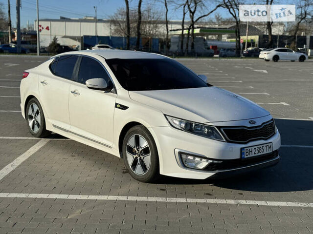 Білий Кіа K5, об'ємом двигуна 2 л та пробігом 205 тис. км за 12200 $, фото 1 на Automoto.ua