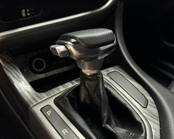 Білий Кіа K5, об'ємом двигуна 2 л та пробігом 260 тис. км за 8499 $, фото 15 на Automoto.ua