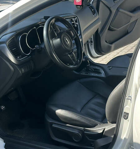 Белый Киа K5, объемом двигателя 2 л и пробегом 263 тыс. км за 8300 $, фото 7 на Automoto.ua