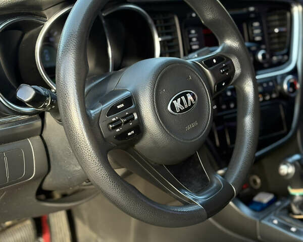 Белый Киа K5, объемом двигателя 2 л и пробегом 282 тыс. км за 7600 $, фото 11 на Automoto.ua