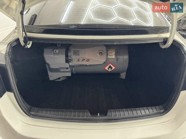 Білий Кіа K5, об'ємом двигуна 2 л та пробігом 260 тис. км за 8499 $, фото 24 на Automoto.ua