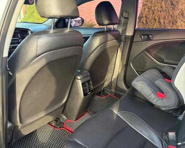 Білий Кіа K5, об'ємом двигуна 2 л та пробігом 281 тис. км за 7700 $, фото 8 на Automoto.ua