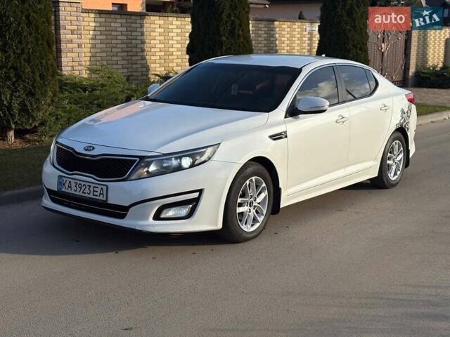 Белый Киа K5, объемом двигателя 2 л и пробегом 282 тыс. км за 7800 $, фото 1 на Automoto.ua