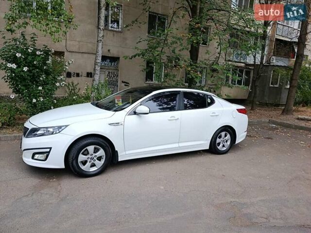 Білий Кіа K5, об'ємом двигуна 2 л та пробігом 371 тис. км за 8000 $, фото 1 на Automoto.ua