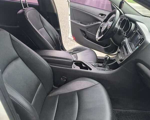 Білий Кіа K5, об'ємом двигуна 2 л та пробігом 255 тис. км за 9300 $, фото 3 на Automoto.ua