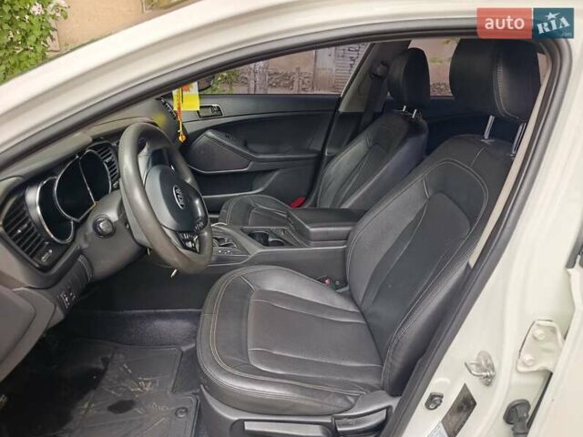 Білий Кіа K5, об'ємом двигуна 2 л та пробігом 371 тис. км за 8000 $, фото 9 на Automoto.ua