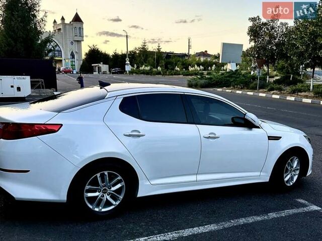 Белый Киа K5, объемом двигателя 2 л и пробегом 255 тыс. км за 10500 $, фото 3 на Automoto.ua