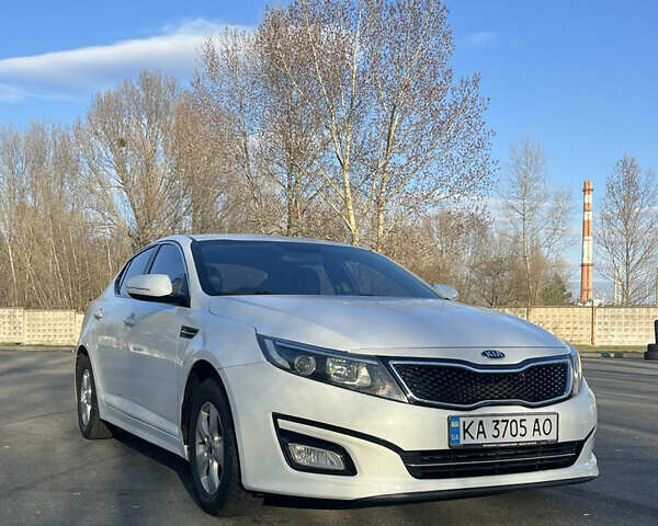 Белый Киа K5, объемом двигателя 2 л и пробегом 170 тыс. км за 8000 $, фото 5 на Automoto.ua