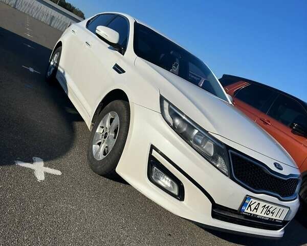 Белый Киа K5, объемом двигателя 2 л и пробегом 225 тыс. км за 10000 $, фото 2 на Automoto.ua
