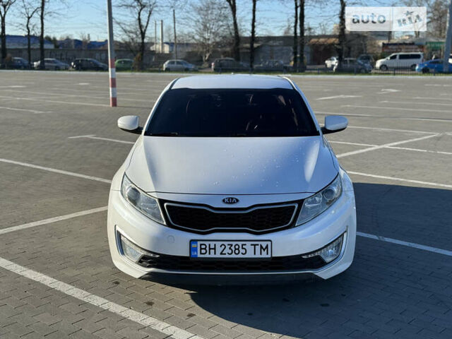 Білий Кіа K5, об'ємом двигуна 2 л та пробігом 205 тис. км за 12200 $, фото 2 на Automoto.ua