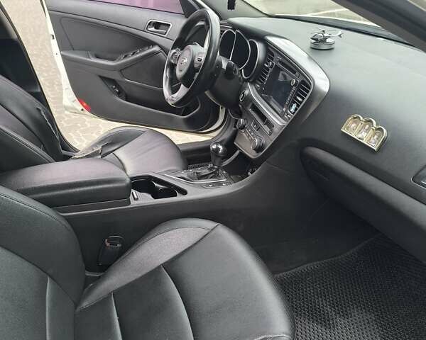 Білий Кіа K5, об'ємом двигуна 2 л та пробігом 255 тис. км за 9300 $, фото 4 на Automoto.ua