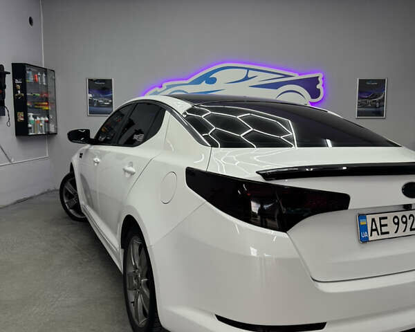 Білий Кіа K5, об'ємом двигуна 2 л та пробігом 260 тис. км за 8499 $, фото 1 на Automoto.ua