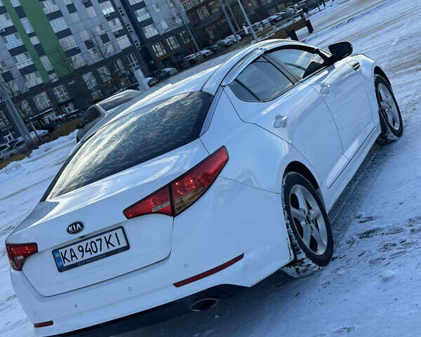 Білий Кіа K5, об'ємом двигуна 2 л та пробігом 350 тис. км за 7600 $, фото 1 на Automoto.ua