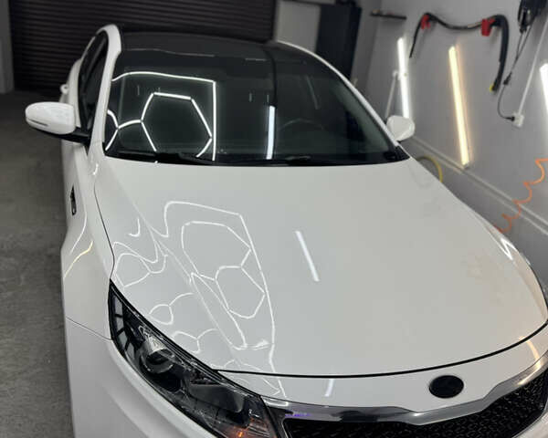 Білий Кіа K5, об'ємом двигуна 2 л та пробігом 260 тис. км за 8499 $, фото 4 на Automoto.ua