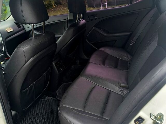 Білий Кіа K5, об'ємом двигуна 2 л та пробігом 255 тис. км за 9300 $, фото 3 на Automoto.ua