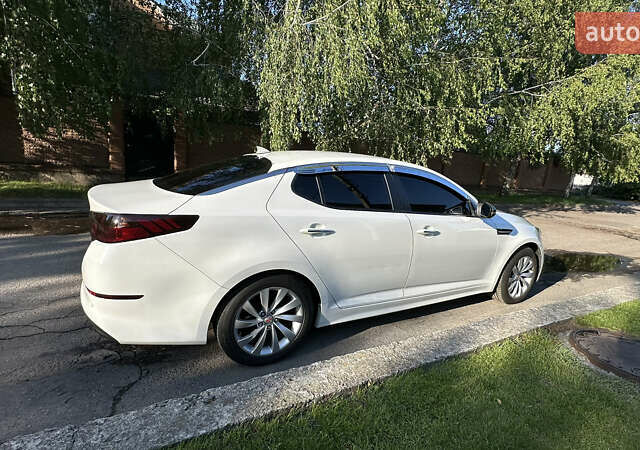 Білий Кіа K5, об'ємом двигуна 2 л та пробігом 209 тис. км за 10300 $, фото 4 на Automoto.ua