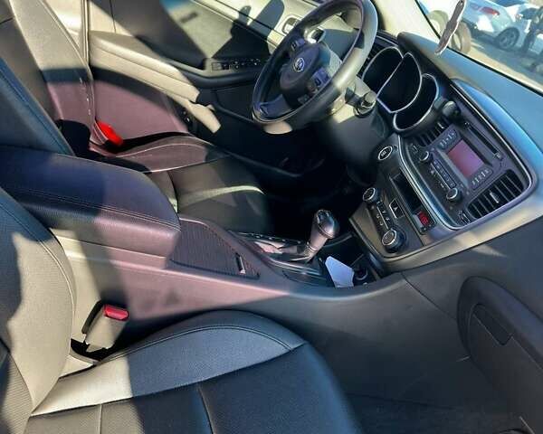 Белый Киа K5, объемом двигателя 2 л и пробегом 225 тыс. км за 10000 $, фото 8 на Automoto.ua