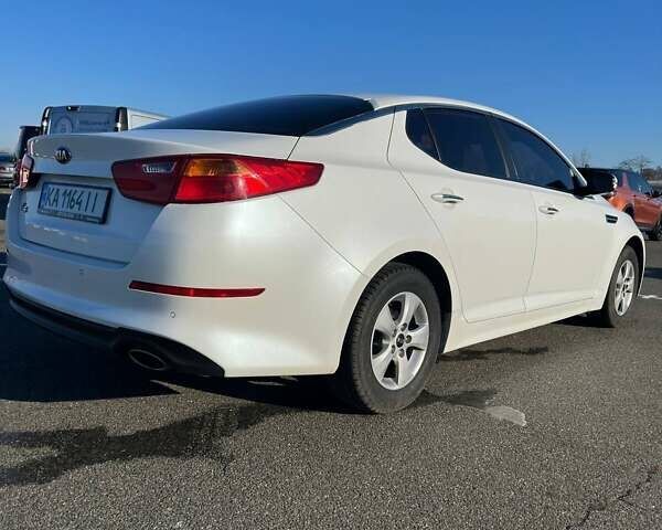 Белый Киа K5, объемом двигателя 2 л и пробегом 225 тыс. км за 10000 $, фото 4 на Automoto.ua
