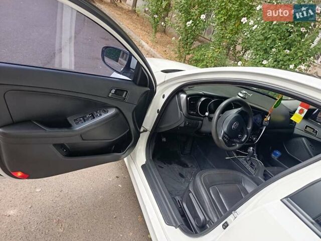 Білий Кіа K5, об'ємом двигуна 2 л та пробігом 371 тис. км за 8000 $, фото 13 на Automoto.ua