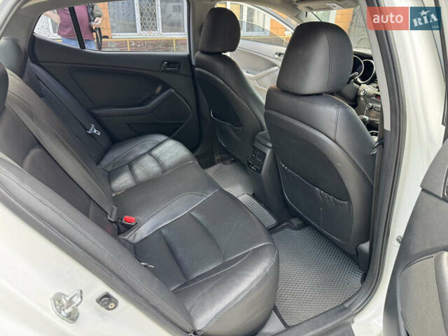 Білий Кіа K5, об'ємом двигуна 2 л та пробігом 261 тис. км за 8500 $, фото 12 на Automoto.ua