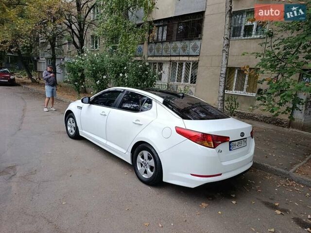Білий Кіа K5, об'ємом двигуна 2 л та пробігом 371 тис. км за 8000 $, фото 6 на Automoto.ua
