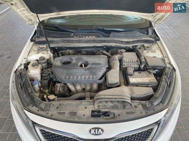 Білий Кіа K5, об'ємом двигуна 2 л та пробігом 290 тис. км за 8800 $, фото 33 на Automoto.ua