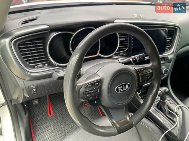 Белый Киа K5, объемом двигателя 2 л и пробегом 217 тыс. км за 11000 $, фото 7 на Automoto.ua