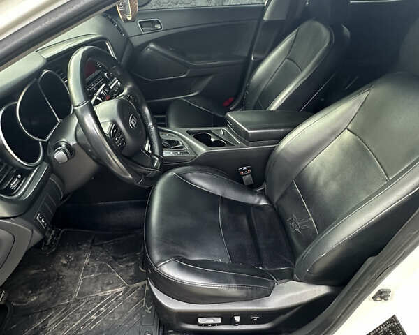 Белый Киа K5, объемом двигателя 2 л и пробегом 247 тыс. км за 7699 $, фото 10 на Automoto.ua