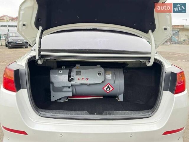Белый Киа K5, объемом двигателя 2 л и пробегом 219 тыс. км за 11500 $, фото 8 на Automoto.ua