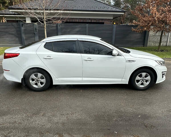 Белый Киа K5, объемом двигателя 2 л и пробегом 247 тыс. км за 7699 $, фото 4 на Automoto.ua