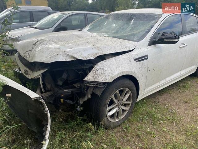 Білий Кіа K5, об'ємом двигуна 2 л та пробігом 220 тис. км за 4900 $, фото 1 на Automoto.ua