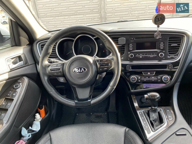 Белый Киа K5, объемом двигателя 2 л и пробегом 190 тыс. км за 11000 $, фото 10 на Automoto.ua