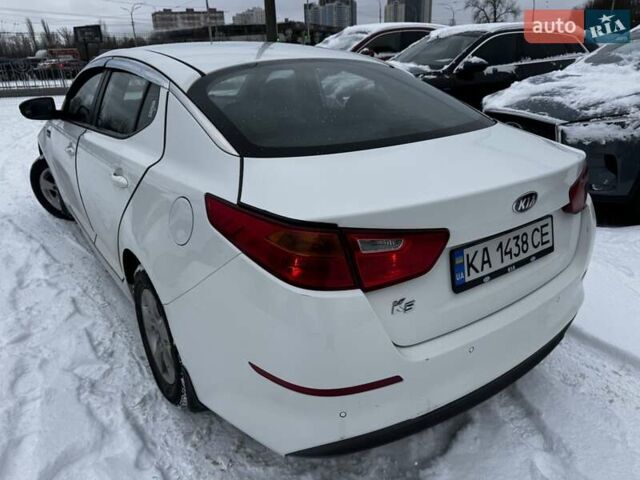 Білий Кіа K5, об'ємом двигуна 2 л та пробігом 440 тис. км за 6900 $, фото 3 на Automoto.ua