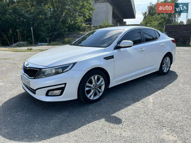 Білий Кіа K5, об'ємом двигуна 2 л та пробігом 395 тис. км за 10000 $, фото 1 на Automoto.ua