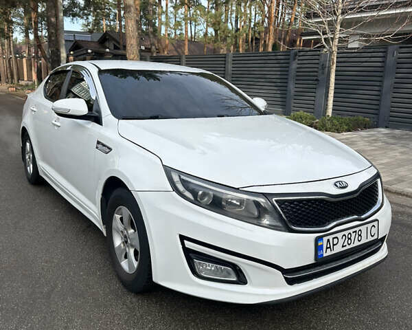 Белый Киа K5, объемом двигателя 2 л и пробегом 247 тыс. км за 7699 $, фото 3 на Automoto.ua