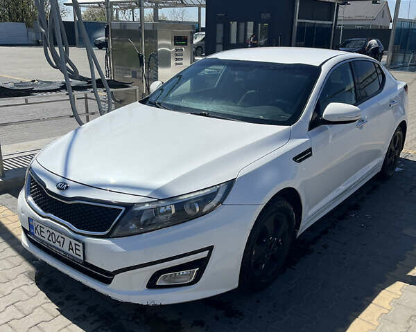 Белый Киа K5, объемом двигателя 2 л и пробегом 290 тыс. км за 8300 $, фото 1 на Automoto.ua