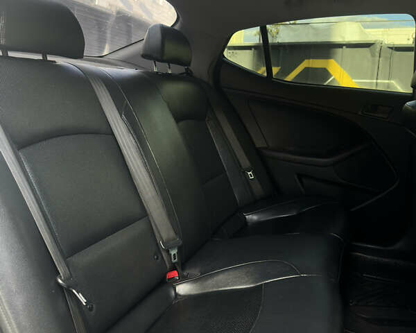 Белый Киа K5, объемом двигателя 2 л и пробегом 258 тыс. км за 9000 $, фото 12 на Automoto.ua