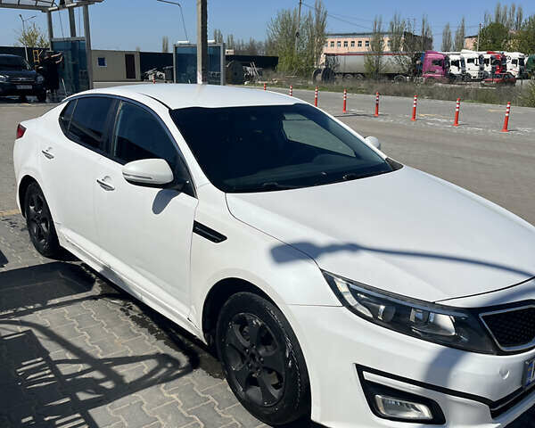 Белый Киа K5, объемом двигателя 2 л и пробегом 290 тыс. км за 8300 $, фото 2 на Automoto.ua