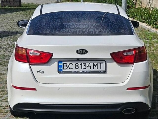 Білий Кіа K5, об'ємом двигуна 2 л та пробігом 207 тис. км за 11000 $, фото 1 на Automoto.ua