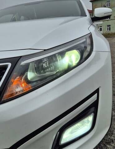 Белый Киа K5, объемом двигателя 2 л и пробегом 229 тыс. км за 9500 $, фото 6 на Automoto.ua