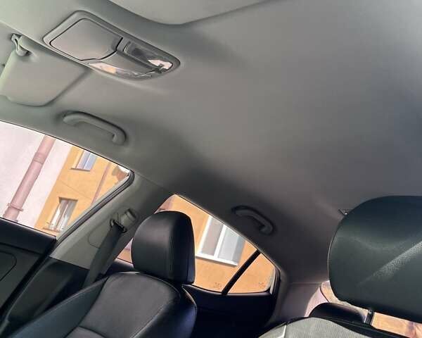 Белый Киа K5, объемом двигателя 2 л и пробегом 260 тыс. км за 10500 $, фото 9 на Automoto.ua