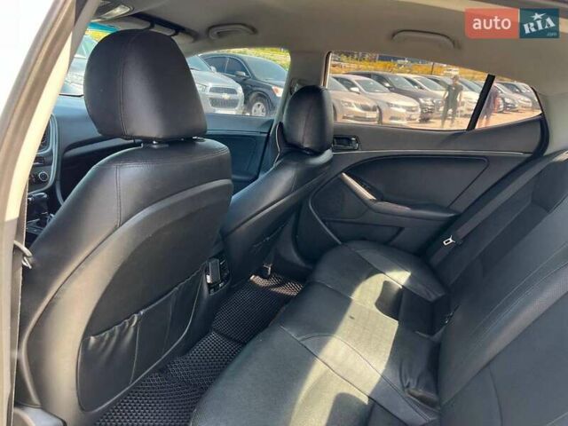 Белый Киа K5, объемом двигателя 2 л и пробегом 246 тыс. км за 10240 $, фото 30 на Automoto.ua