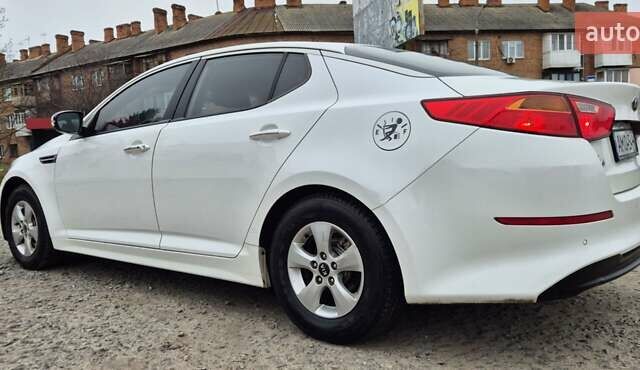 Белый Киа K5, объемом двигателя 2 л и пробегом 229 тыс. км за 9500 $, фото 4 на Automoto.ua