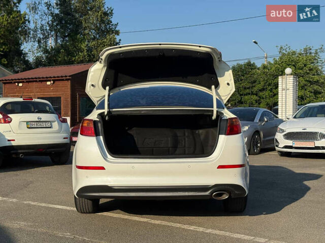 Белый Киа K5, объемом двигателя 2 л и пробегом 250 тыс. км за 10600 $, фото 2 на Automoto.ua