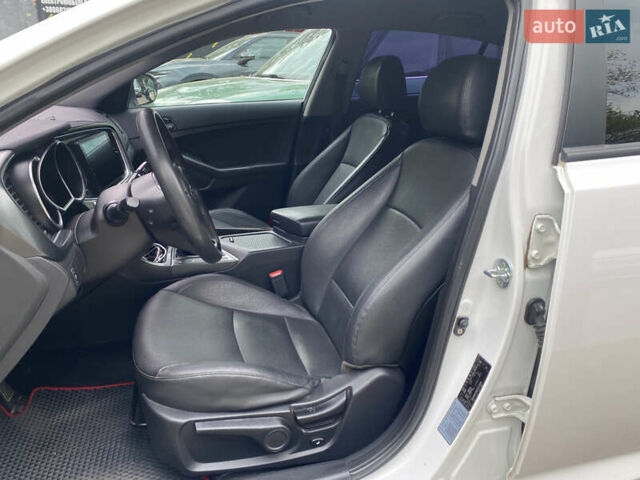 Белый Киа K5, объемом двигателя 2 л и пробегом 217 тыс. км за 11000 $, фото 8 на Automoto.ua
