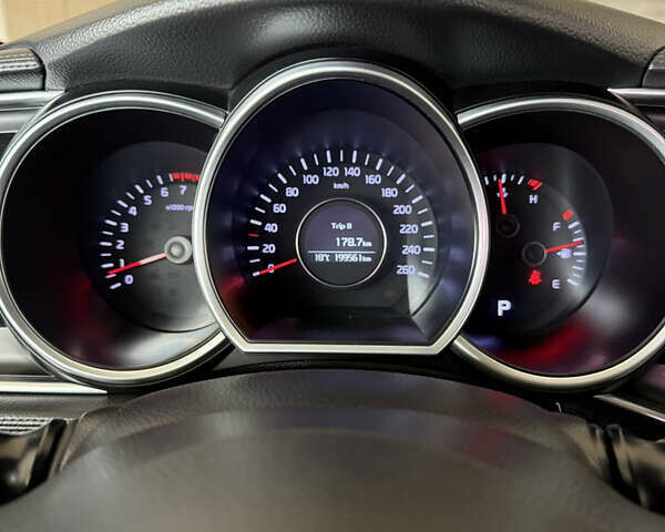 Белый Киа K5, объемом двигателя 2 л и пробегом 200 тыс. км за 10500 $, фото 8 на Automoto.ua