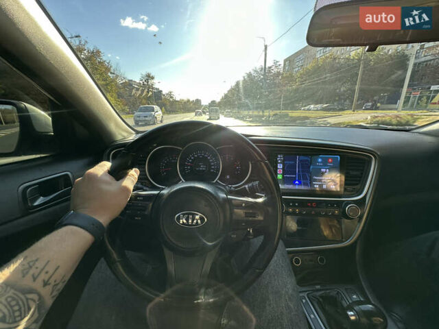 Белый Киа K5, объемом двигателя 2 л и пробегом 258 тыс. км за 9000 $, фото 9 на Automoto.ua