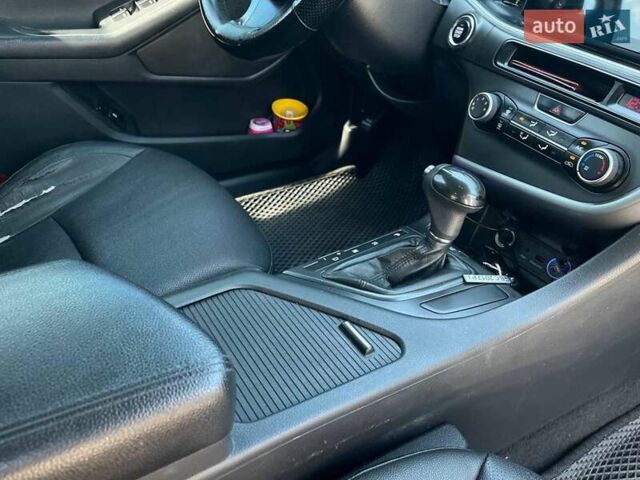 Белый Киа K5, объемом двигателя 2 л и пробегом 246 тыс. км за 10240 $, фото 40 на Automoto.ua